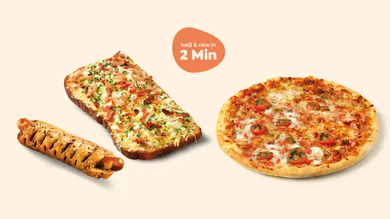 Drei verschiedene Ofensnacks: Holzfällerbrot, Käsekrainer im Teigmantel und köstliche Pizza